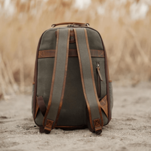 Traveler.backgreen 1