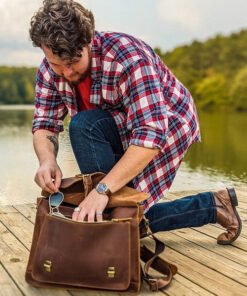 the daily the real leather company 15 brown lifestyle portrait 2 square ce85f1f0 8a44 4745 9758 057bc163eee8