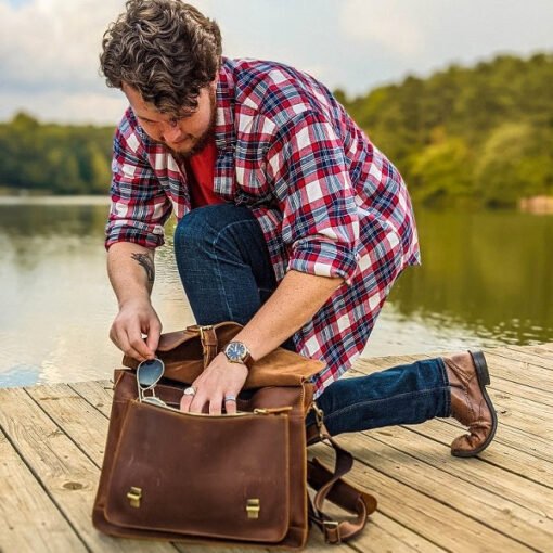 the daily the real leather company 15 brown lifestyle portrait 2 square ce85f1f0 8a44 4745 9758 057bc163eee8