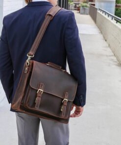 the daily the real leather company 18 dark brown lifestyle portrait 2 square 8dc9d2f2 8ecb 4018 ae57 ca3d3f204dc7