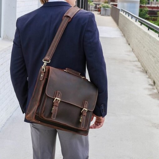 the daily the real leather company 18 dark brown lifestyle portrait 2 square 8dc9d2f2 8ecb 4018 ae57 ca3d3f204dc7