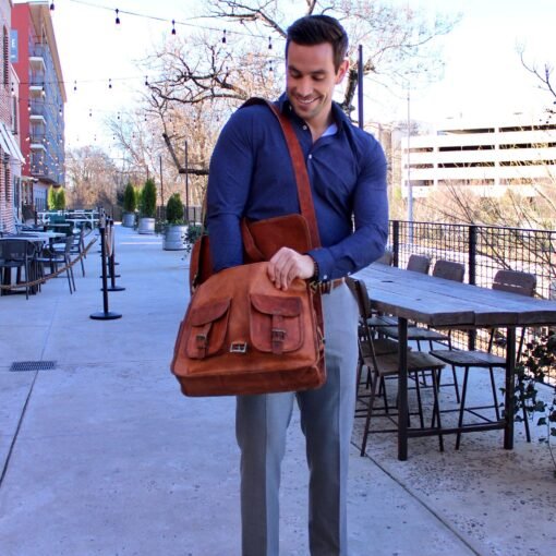 the indy leather messenger bag for men model opening