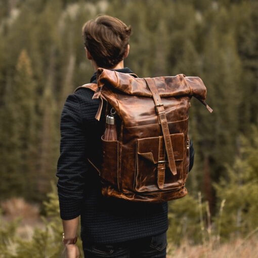 the kobuk mens leather backpack laptop rucksack antique brown worn2