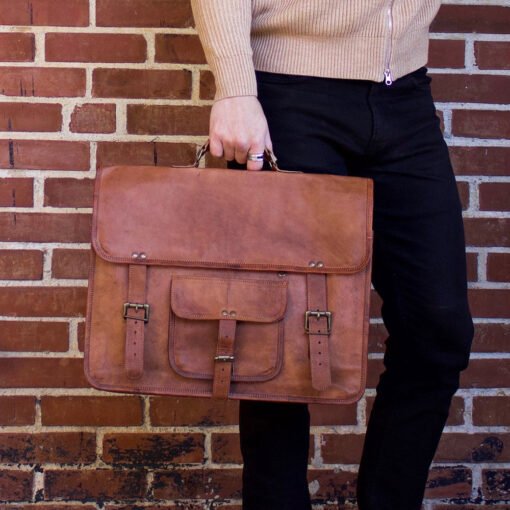 the origin leather messenger bag for men model2 zoom