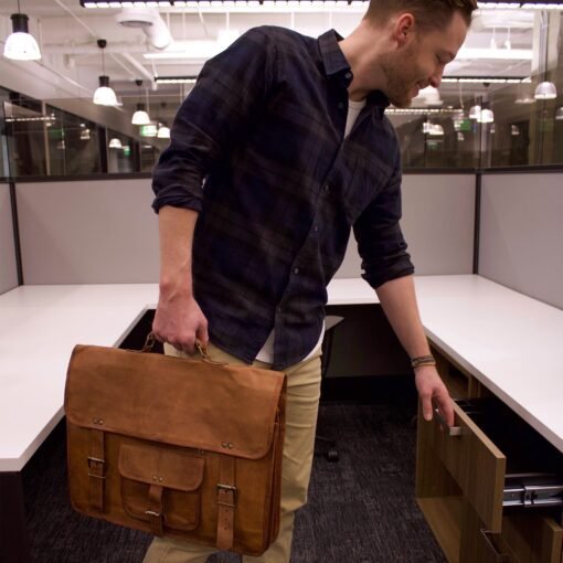 the origin leather messenger bag for men model3